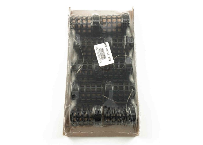 Кормушка IVVA "Дюза клетка" 60 гр (10шт. в упак.)